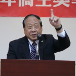 鄭致毅理事長致詞，期許同學們感念捐贈人的心意。